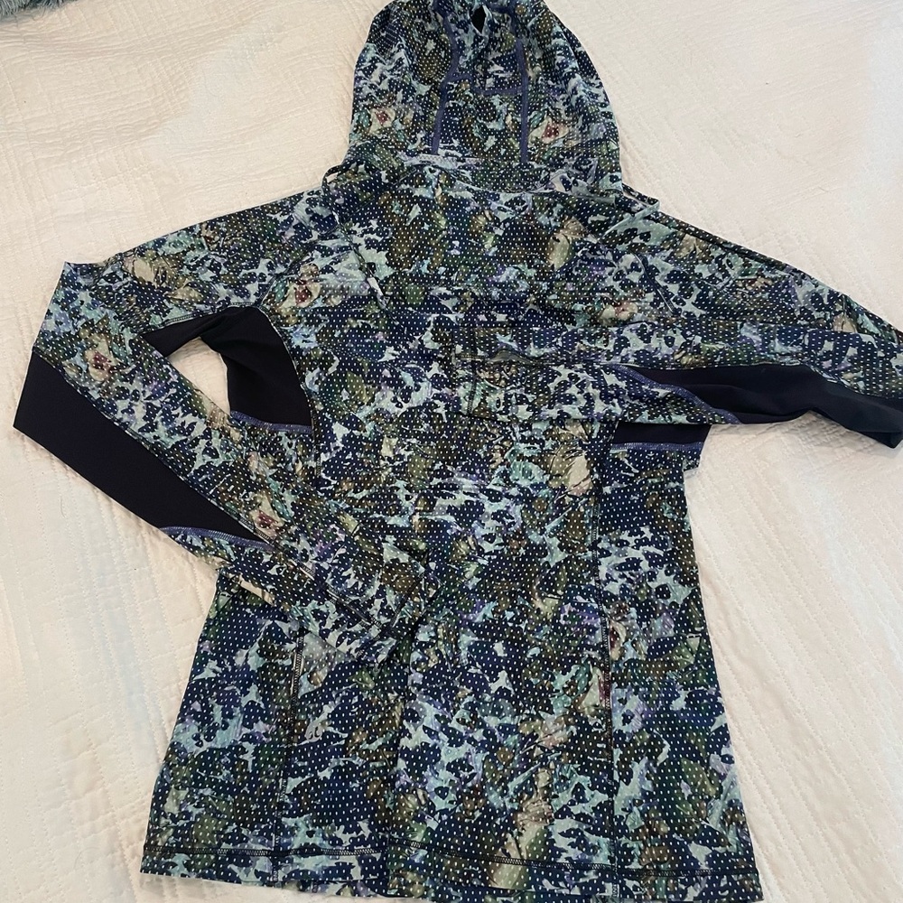 LULULEMON RUNBEAM HOODIE - Picture 2 of 6